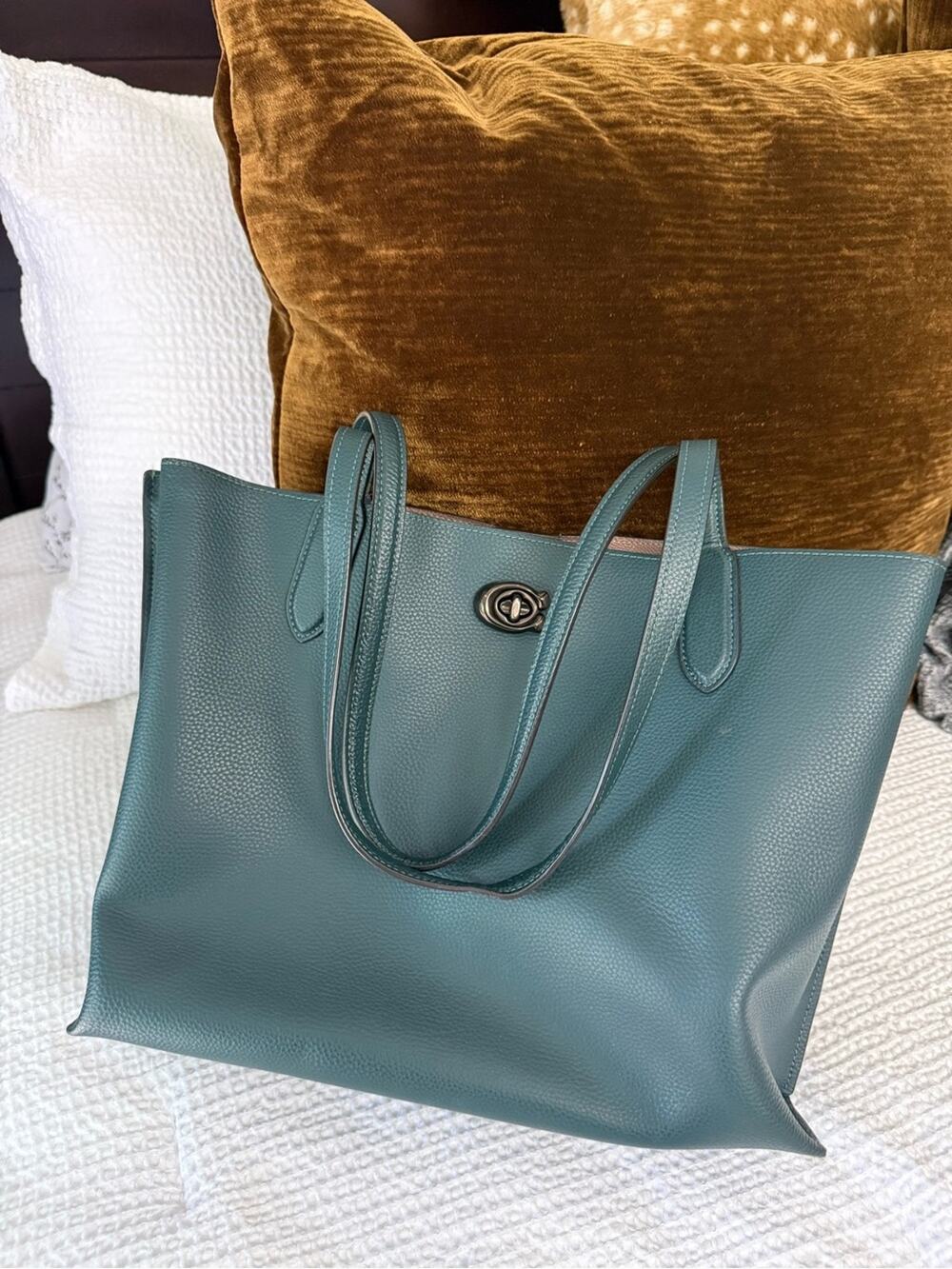 Coach Willow Tote Polished Pebble Leather Turnlock Zip Compartment Feet Green